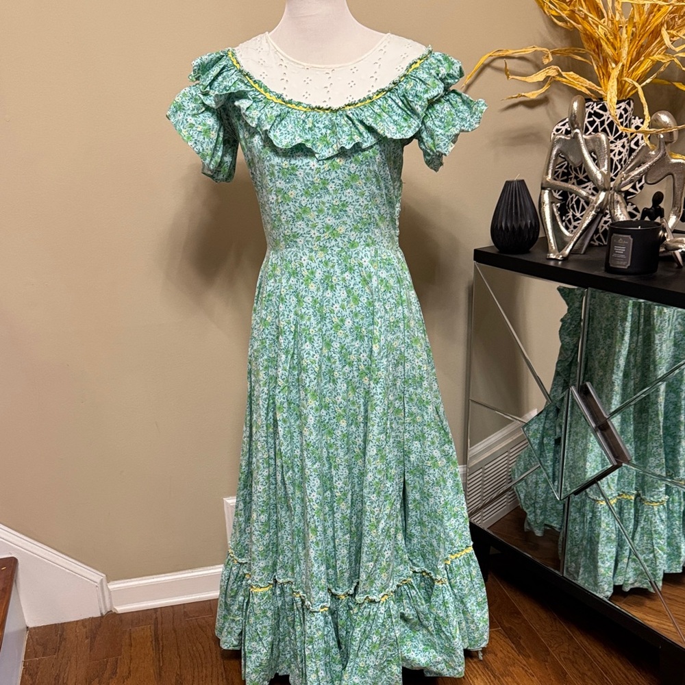 VINTAGE Donnell’s of Denver Green Floral Ruffle Maxi Dress Size XS/S pre-owned.